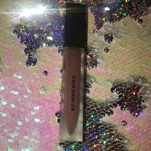 Burberry | Liquid Lip Velvet in No. 5 Fawn